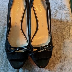 Marc Fisher "Violat" peep toe platform pumps size 6.5